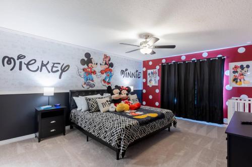 Home with Private PoolGame RoomClubhouse in Davenport, USA