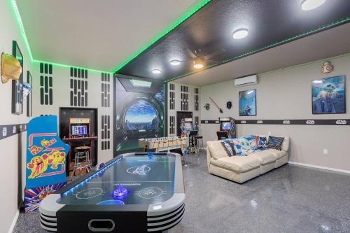 Private Pool Game Room in Resort with Clubhouse in Davenport, USA