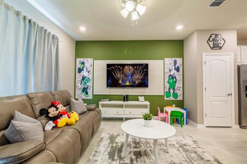 Home w Pool Game Room in Resort w Clubhouse in Davenport, USA
