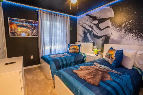 Home w Pool Game Room in Resort w Clubhouse in Davenport, USA