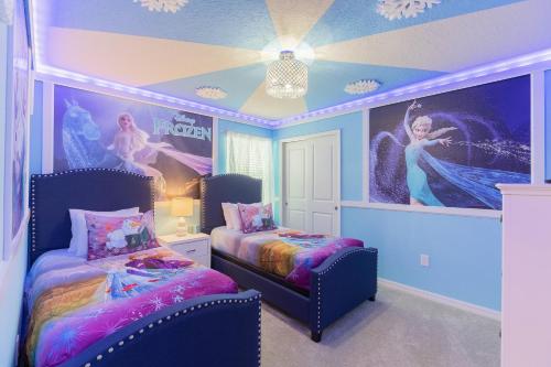 Thematic House with Pool SPA Game Room in Resort, Davenport