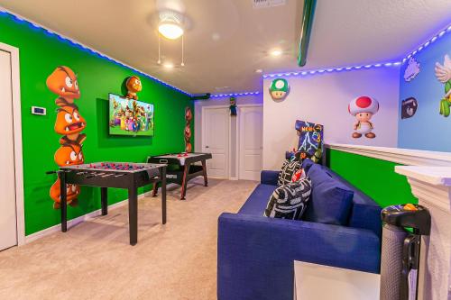 Home with Private Pool Game Room in Davenport, USA