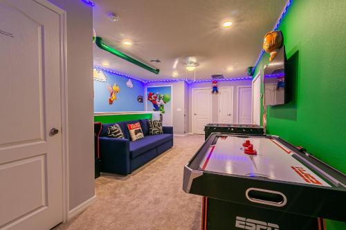 Home with Private Pool Game Room in Davenport, USA