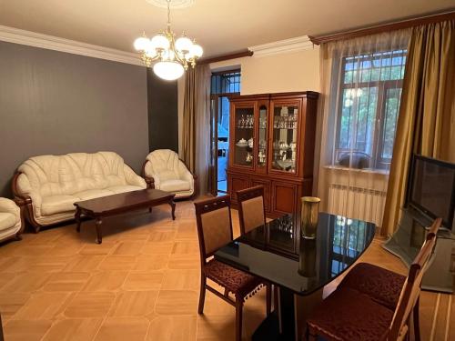 Shirvanzade Apartment, Erevan
