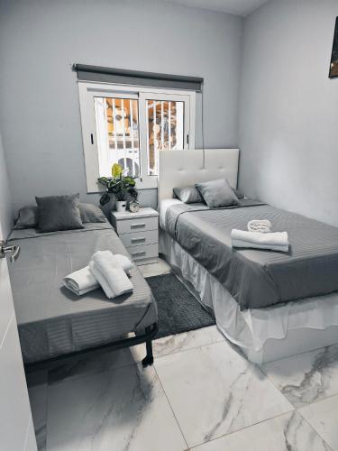 Guestroom, Relax House Barcelone in Sant Esteve Sesrovires