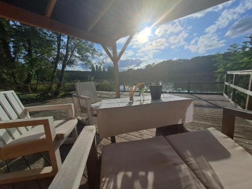 485241696 Logis Hotels Domaine du Châtelard
