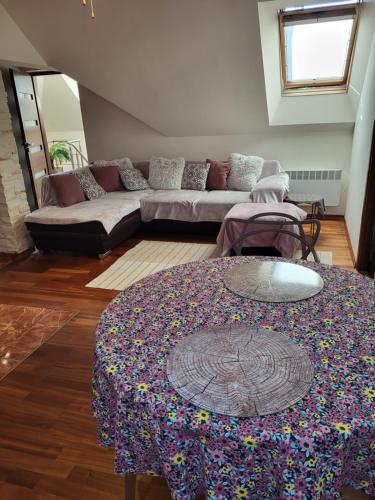 A comfortable, fully equipped apartment with a private parking and a garden, southern Radzymin