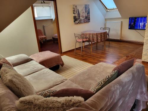 A comfortable, fully equipped apartment with a private parking and a garden, southern Radzymin