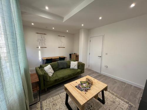 Lovely 1-bedroom flat with Patio, Londres