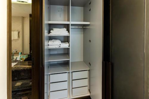 FENDI Designed Unit Full Sea-View on High Floor - image 13