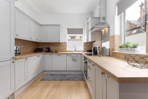 Modern & Stylish Home at the corner of famous Penny Lane in Liverpool, Liverpool (photo 6)