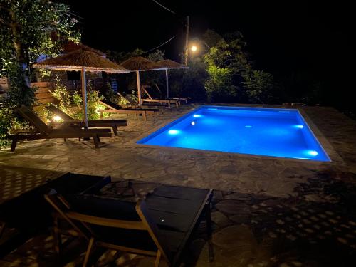 Piscina, Tsagarakis Studios in Kamena Vourla