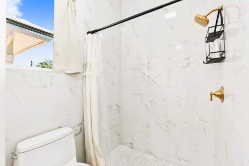 New Construction-Heated Saltwater Pool, Sauna, and Game Room! in Jensen Beach, USA