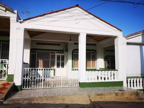 Hermosa y cómoda casa con piscina en Girardot