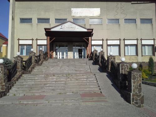 Dnister Hotel Complex in Zhvanets'
