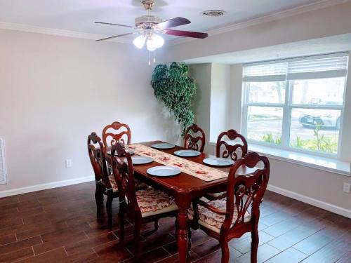 Home near by NASA, Kemah, Galveston, and Houston in Dickinson, USA