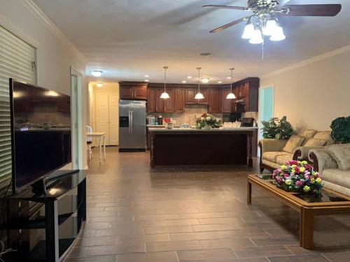Home near by NASA, Kemah, Galveston, and Houston in Dickinson, USA