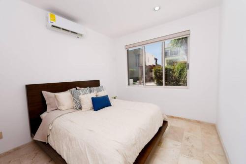 Sea view, king-size bed, wheelchair access