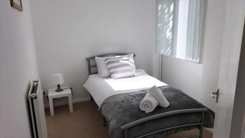 Leeson House in Harborne, Birmingham near the Botanical Gardens, Queen Elizabeth Hospital, Birmingham University, Edgbaston Cricket Ground, Cadbury World and the Midland Art Centre, with free allocated parking