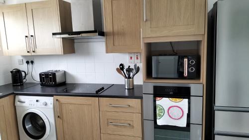 Leeson House in Harborne, Birmingham near Botanical Gardens, Queen Elizabeth Hospital, Birmingham University, Utilita Arena, Edgbaston Cricket Ground, Cadbury World and the Midland Art Centre, with free parking, Birmingham (fotografie 3)