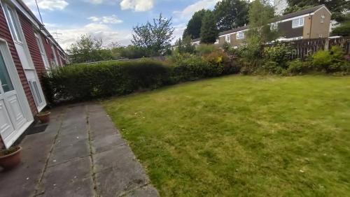Leeson House in Harborne, Birmingham near Botanical Gardens, Queen Elizabeth Hospital, Birmingham University, Utilita Arena, Edgbaston Cricket Ground, Cadbury World and the Midland Art Centre, with free parking, Birmingham (fotografie 8)
