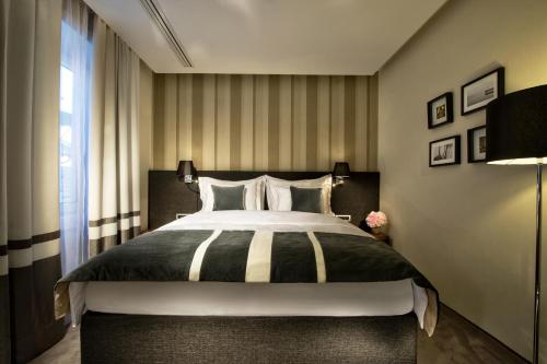 1 king bed, 1 sofa bed