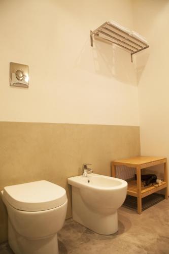 Large Double Room image 3