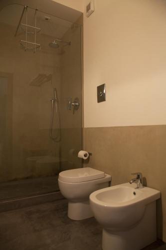 Large Double Room image 7