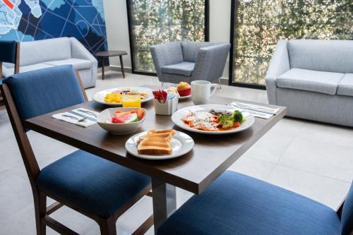 餐廳, 智選假日酒店-墨西哥城薩特利特-洲際酒店集團旗下 (Holiday Inn&nbsp;Express&nbsp;​Mexico City Satelite By IHG) in 諾凱潘