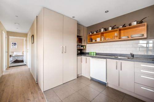 Criffel Garden Apartment - image 4