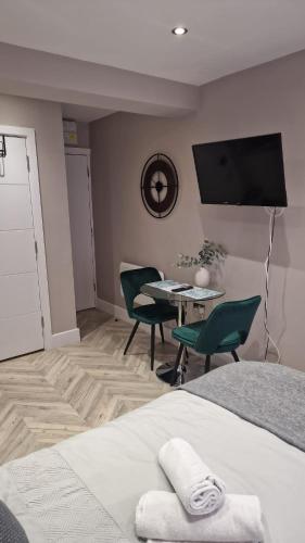 Cambridge Suites - Accommodation - Harmondsworth