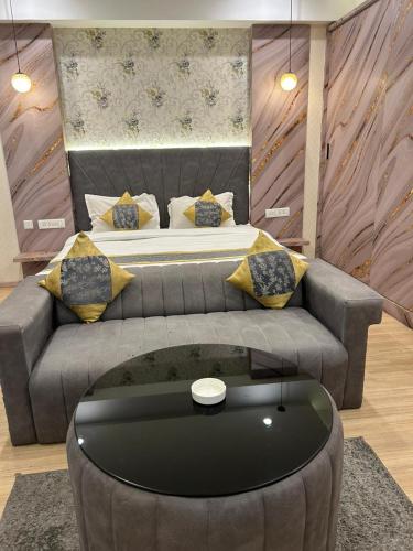Deluxe Suite image 6