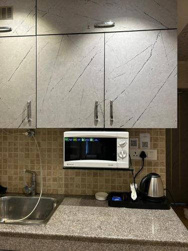 Deluxe King Suite image 8
