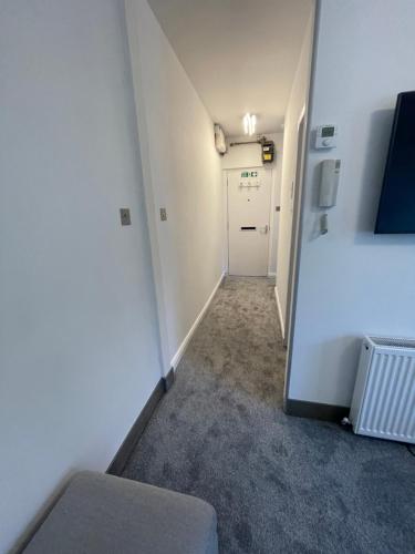 Crown aros beag, Ultra City Central 2 bedroom apartment with free parking onsite