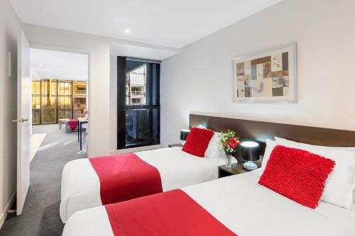 Aura on Flinders Serviced Apartments