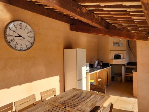 廚房, Chambre privée, piscine, pool house, cuisine d'été (Chambre privee, piscine, pool house, cuisine d'ete) in 拉西奧塔