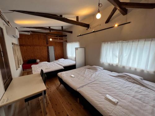 4 double beds