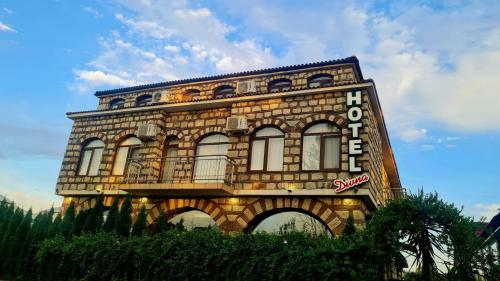 . Hotel Divna