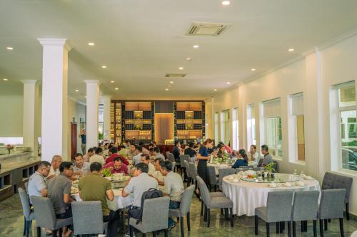 Restaurant, Sangkahak Mith Hotel in City Center