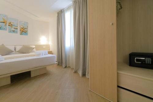 Double Room with Private Bathroom image 2