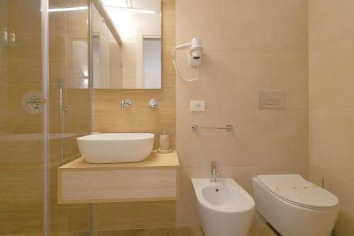 Double Room with Private Bathroom image 3