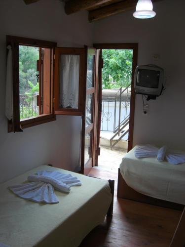 Patriko Traditional Stone Houses in Fres