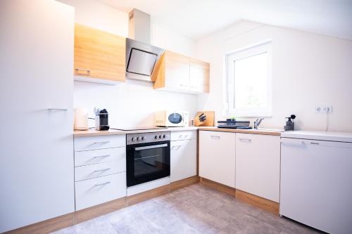 廚房, Design-Ferienwohnung in Kelberg am Nürburgring: Platz für 6, Küche, WiFi, Netflix (Design-Ferienwohnung in Kelberg am Nurburgring: Platz fur 6, Kuche, WiFi, Netflix) in 凱爾貝格鎮中心