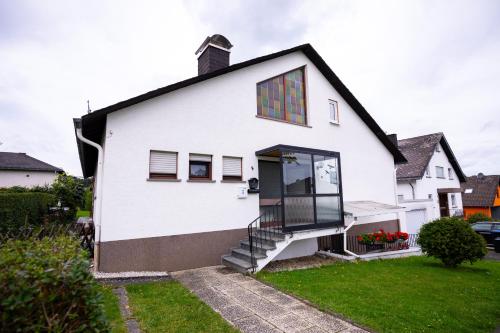 外部景觀, Design-Ferienwohnung in Kelberg am Nürburgring: Platz für 6, Küche, WiFi, Netflix (Design-Ferienwohnung in Kelberg am Nurburgring: Platz fur 6, Kuche, WiFi, Netflix) in 凱爾貝格鎮中心