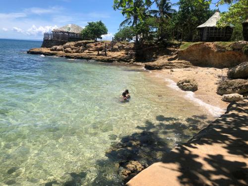 Seabreeze Beach House Fronting the sea and near to Danao Port