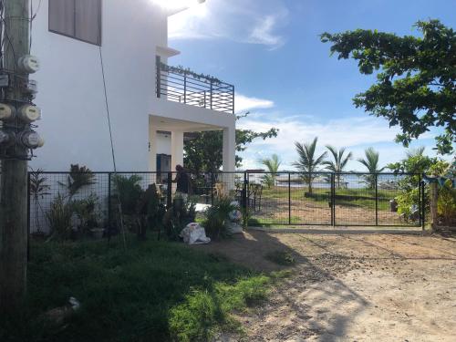 Seabreeze Beach House Fronting the sea and near to Danao Port