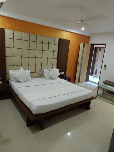 Hotel Laksh