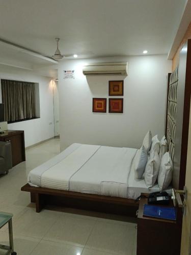 Hotel Laksh