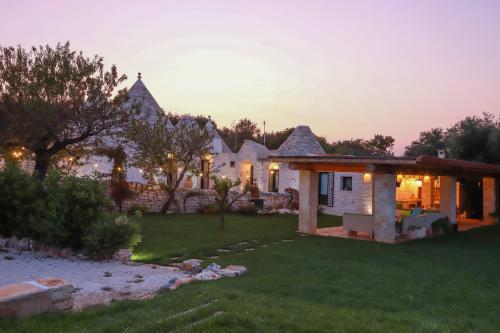 TD Trulli della Magnolia Trulli w Amazing Garden in Cozzana City Center