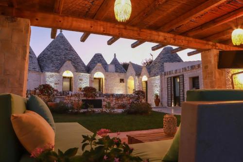 TD Trulli della Magnolia Trulli w Amazing Garden in Cozzana City Center